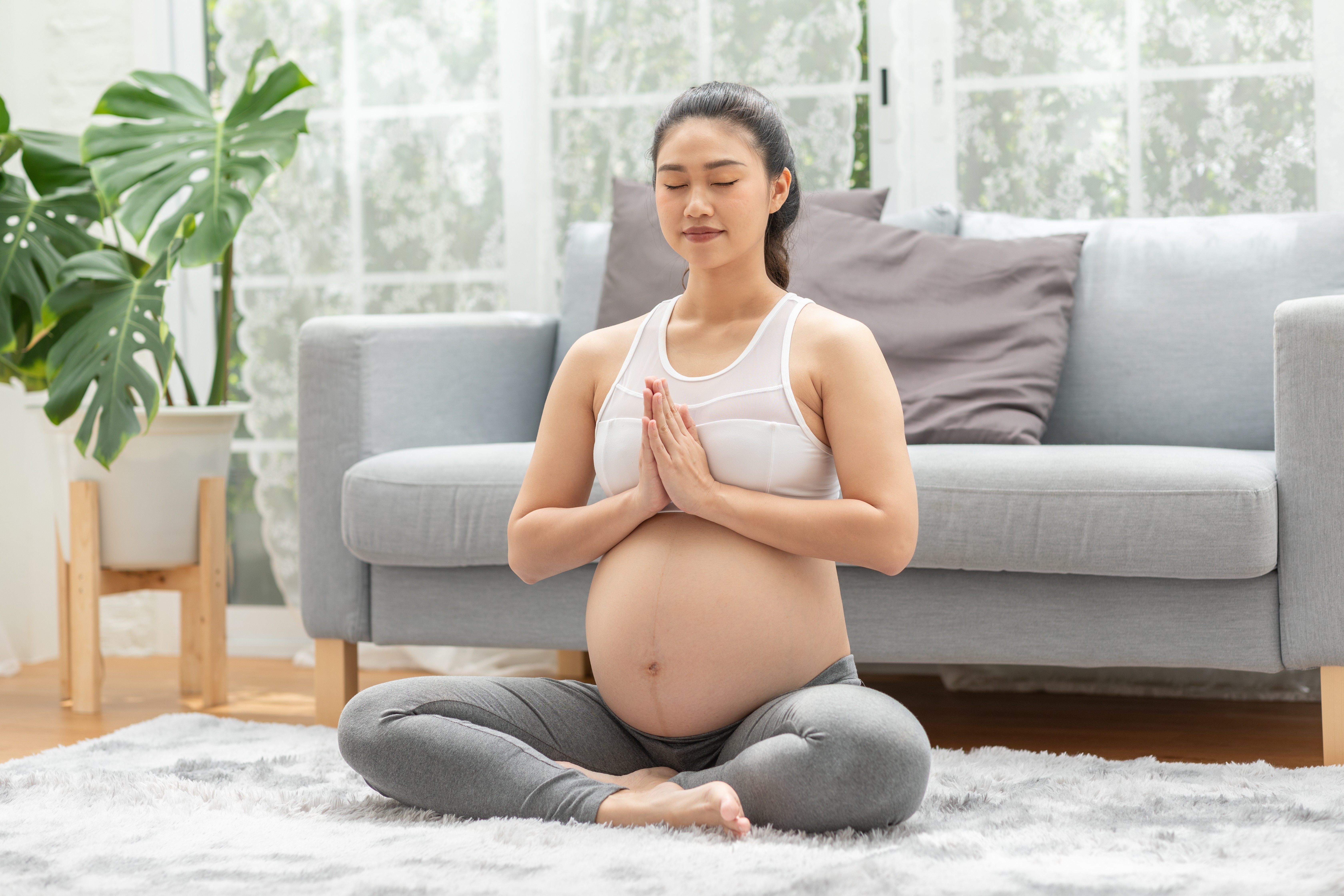 tanda janin sehat trimester kedua, perkembangan janin trimester kedua, kehamilan sehat trimester kedua, gerakan janin normal, Bunda, si Kecil